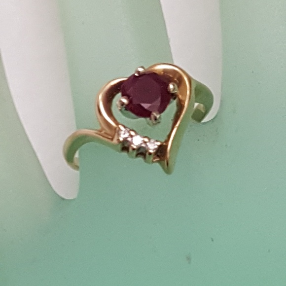 Vintage 14k gold genuine ruby& diamonds ring